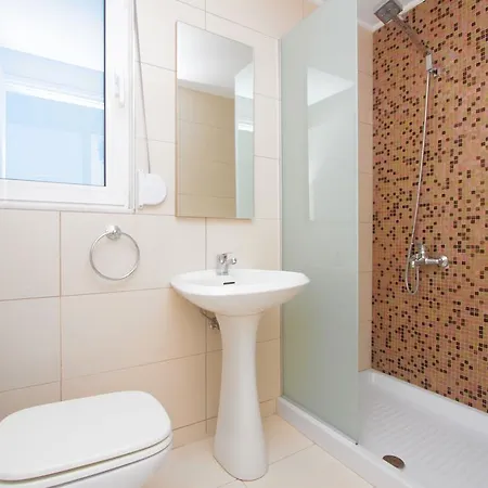 Dora Вилла Фалираки