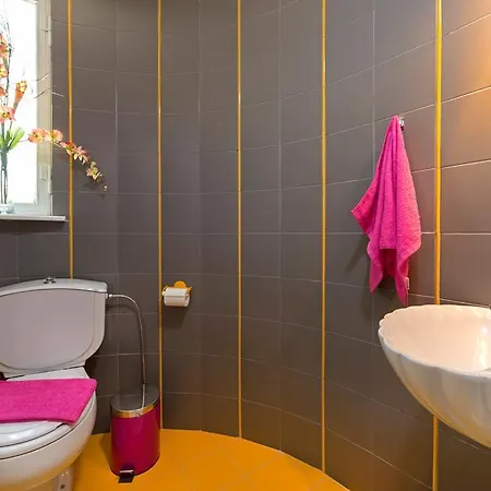 δώρα Βίλα Φαληράκι